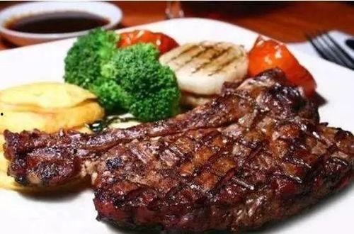 娱乐吃瓜酱牛排视频,揭秘美食与娱乐的跨界融合